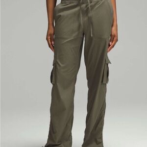 Lululemon dance studio relaxed fit mid rise cargo size small in army green
